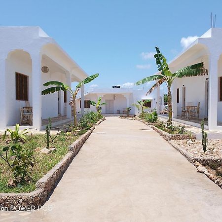 Bed and Breakfast Red Land House à Watamu Extérieur photo