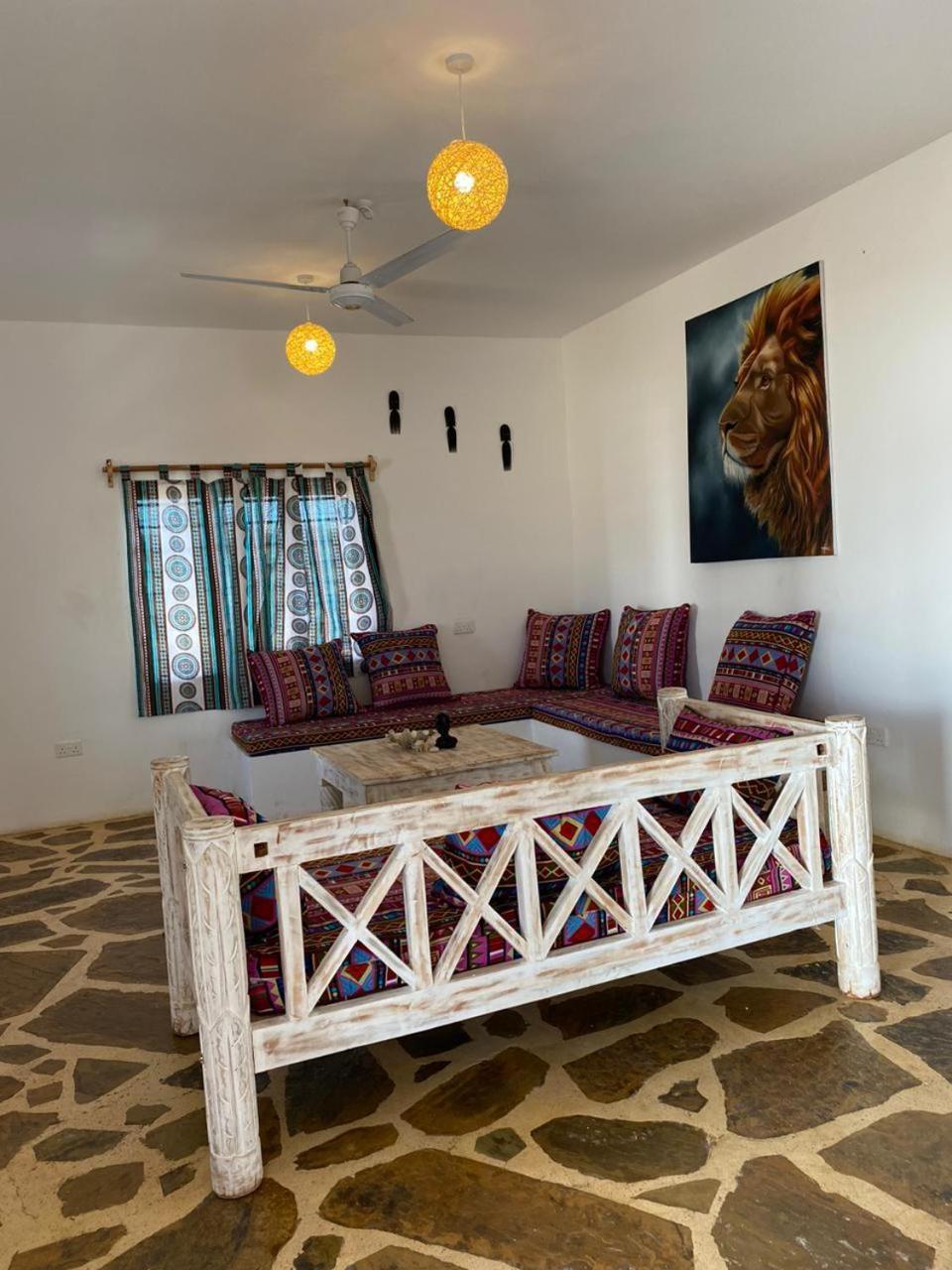 Bed and Breakfast Red Land House à Watamu Extérieur photo