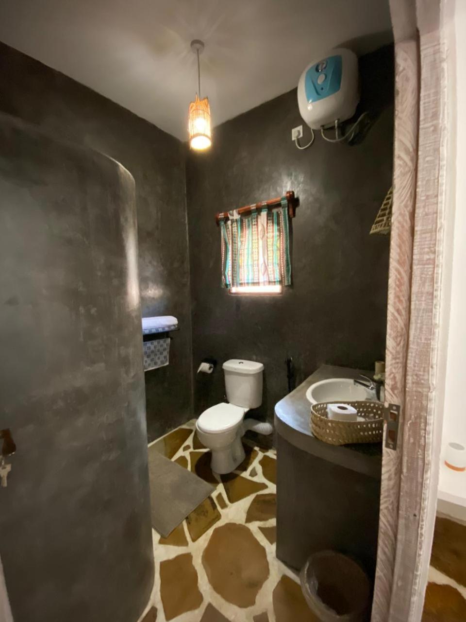 Bed and Breakfast Red Land House à Watamu Extérieur photo