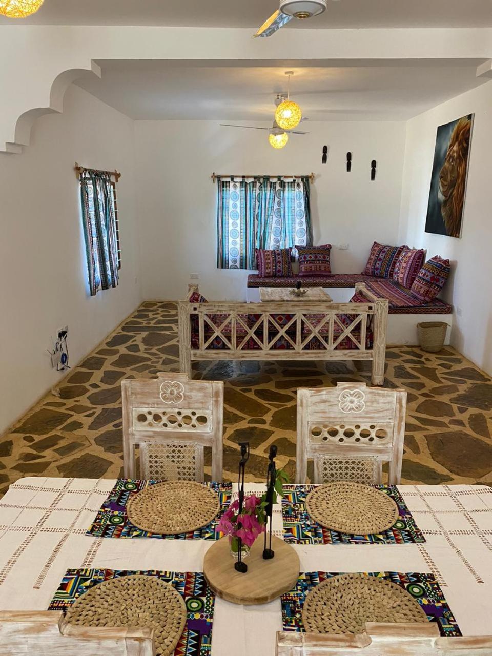 Bed and Breakfast Red Land House à Watamu Extérieur photo