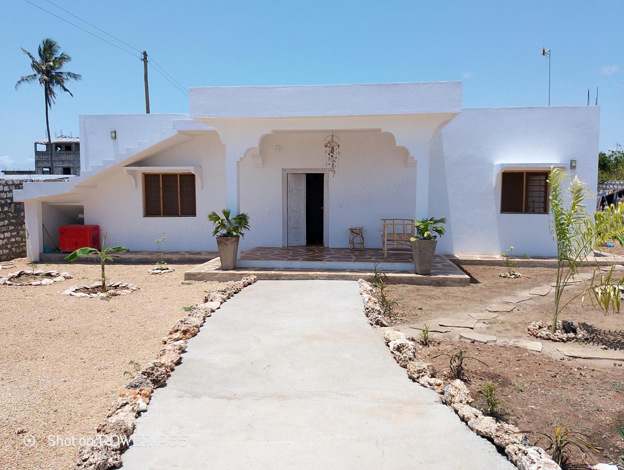 Bed and Breakfast Red Land House à Watamu Extérieur photo