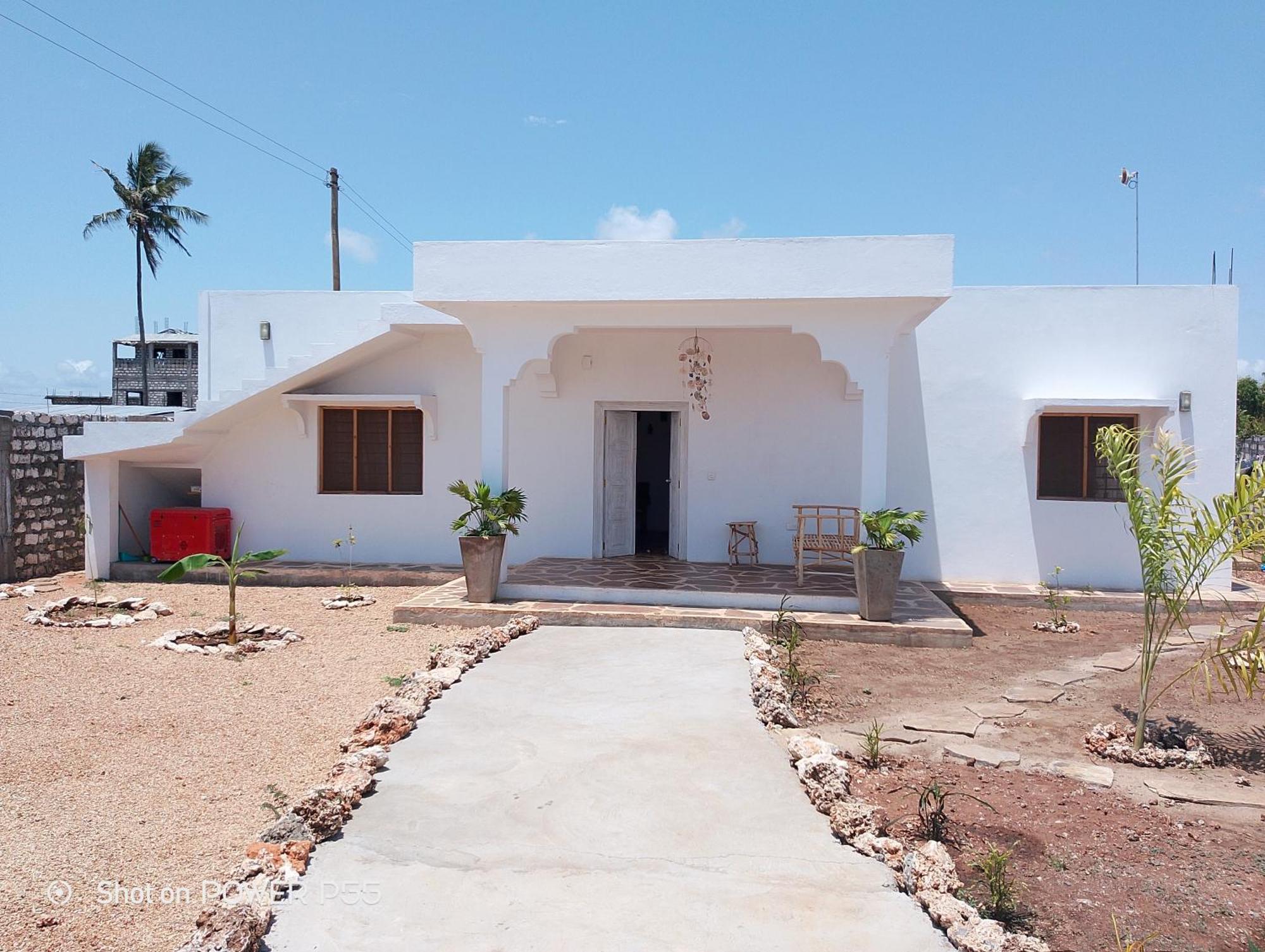 Bed and Breakfast Red Land House à Watamu Extérieur photo